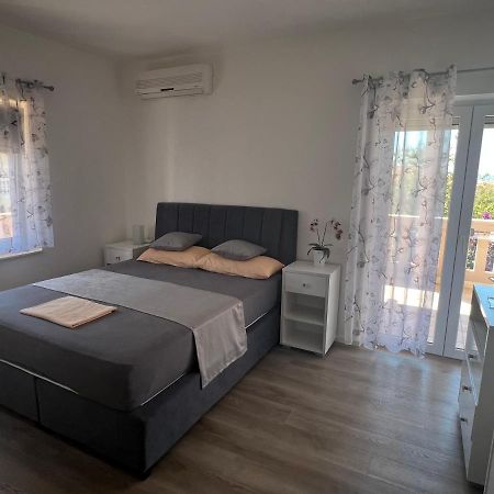 Apartments Villa Zdrava โตรกีร์ ภายนอก รูปภาพ